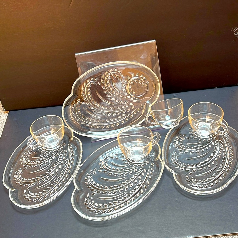 Federal Glass Homestead Wheat Design Snack Set with Cups (set of 4)